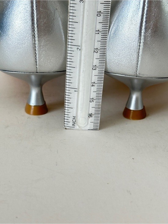 NEW Stuart Weitzman Eva 35 Silver Leather Pointed-Toe Kitten Heel Pumps, Sz 8.5