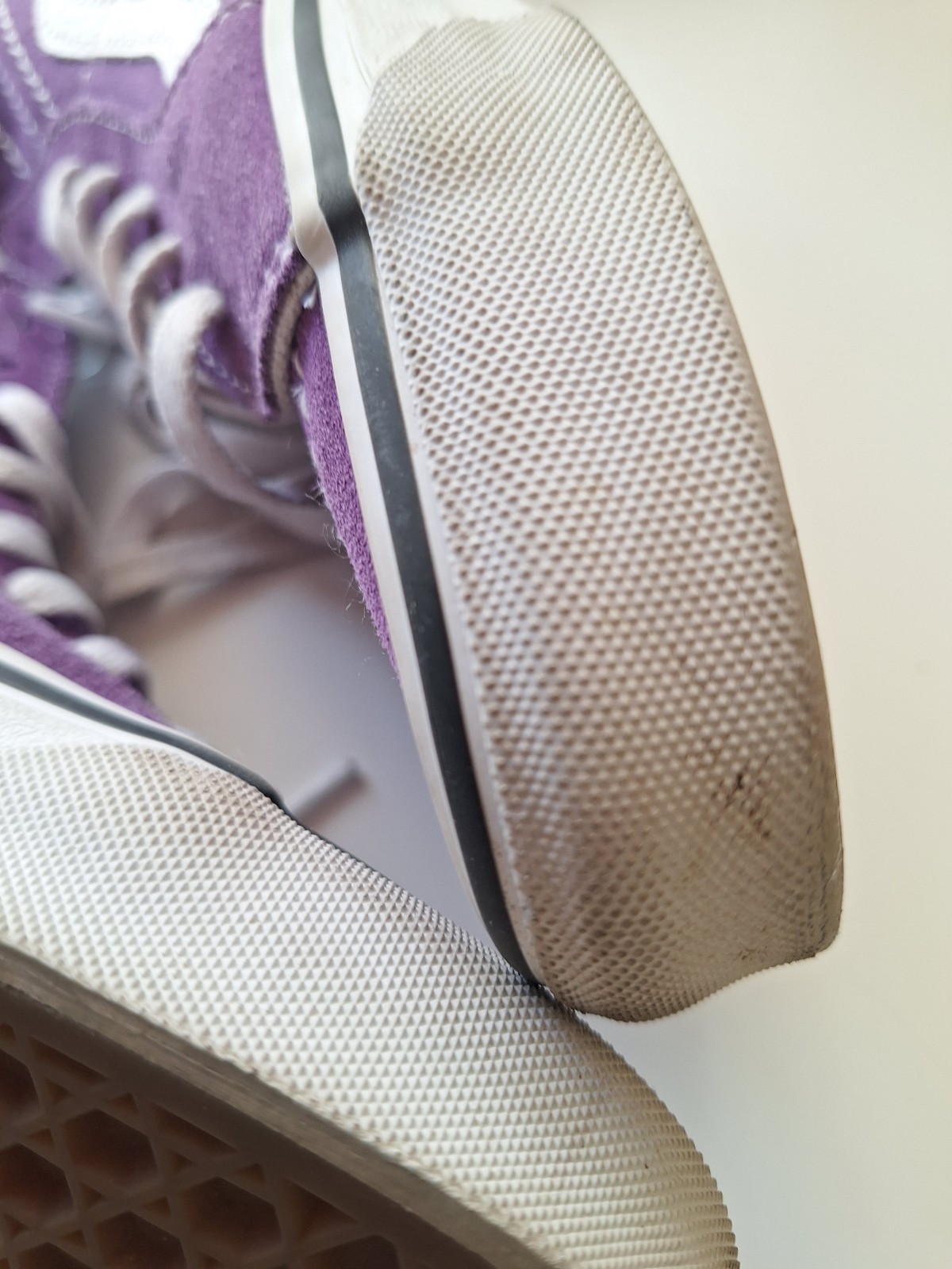 Men’s 5 WOMEN’s 6.5 PURPLE HIGH TOP VANS Shoes.