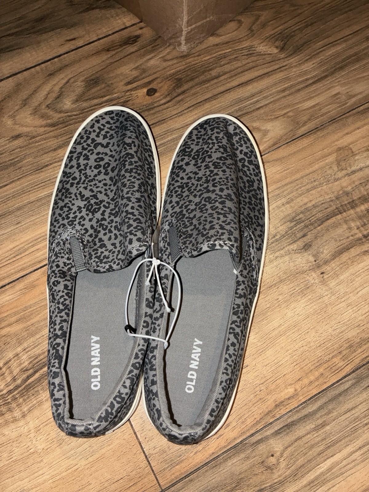 Old Navy Slip On Sneakers Grey Animal Leopard Print Size 7 US Women’s Shoes
