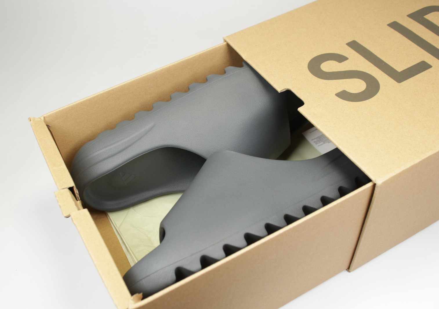 Adidas Yeezy «Slate Grey»- NEW WITH BOX -FAST SHIPPING – Unisex Slide- ID2350
