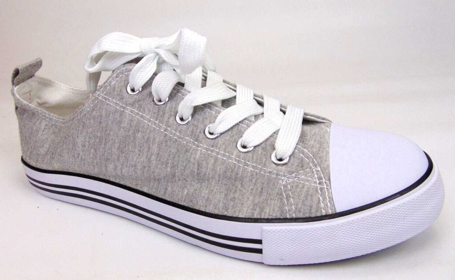 Low-Top Fashion Sneakers Lace Up Casual Shoe, Women Size 11.0 M, Gray Canvas NEW