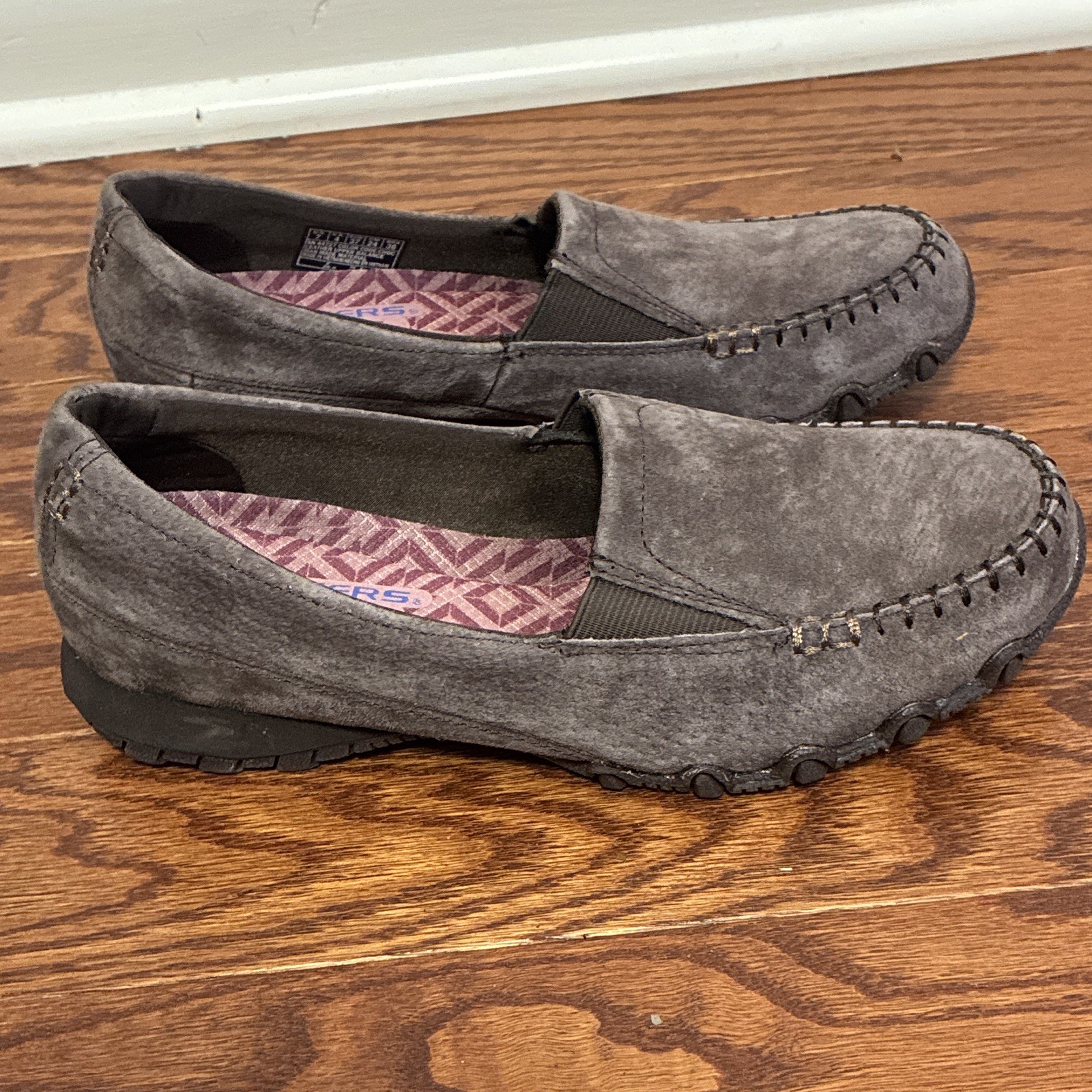 SKECHERS Relaxed Fit Women’s Memory Foam Slip-On Leather Loafer Brown 7