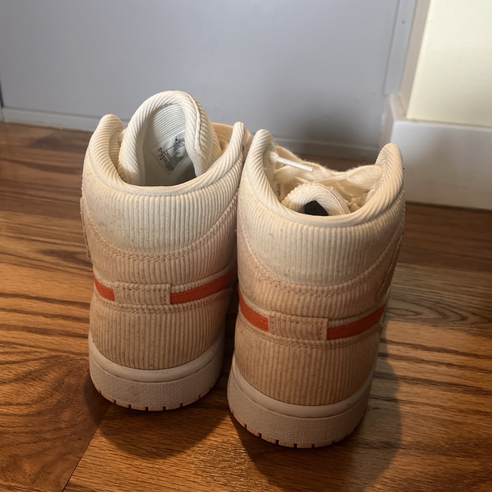 Nike Air Jordan 1 Mid SE Corduroy Sail Orange Quartz Size 7 Women’s
