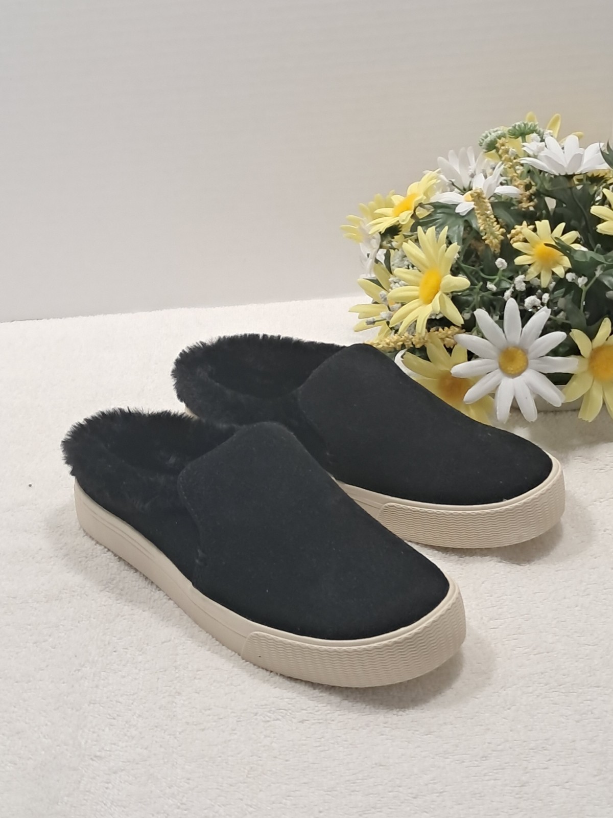 Toms Fuzzy Womens Sz 6.5 slip on black Faux Suede Mules Faux Fur