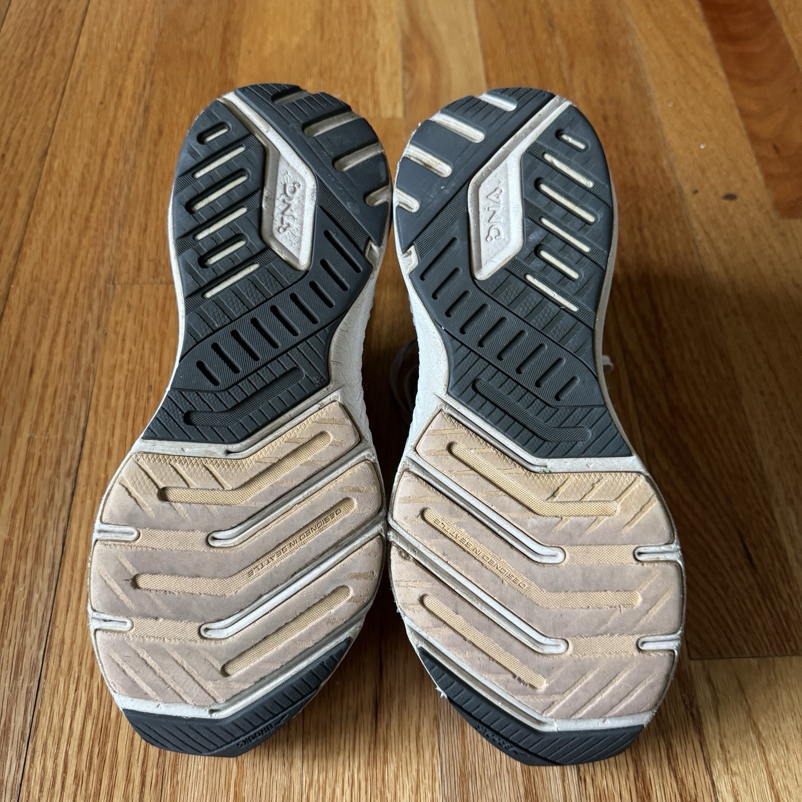 Brooks Launch GTS 8 Womens Grey Lavender Running Shoes 1203461B053 Size 8.5