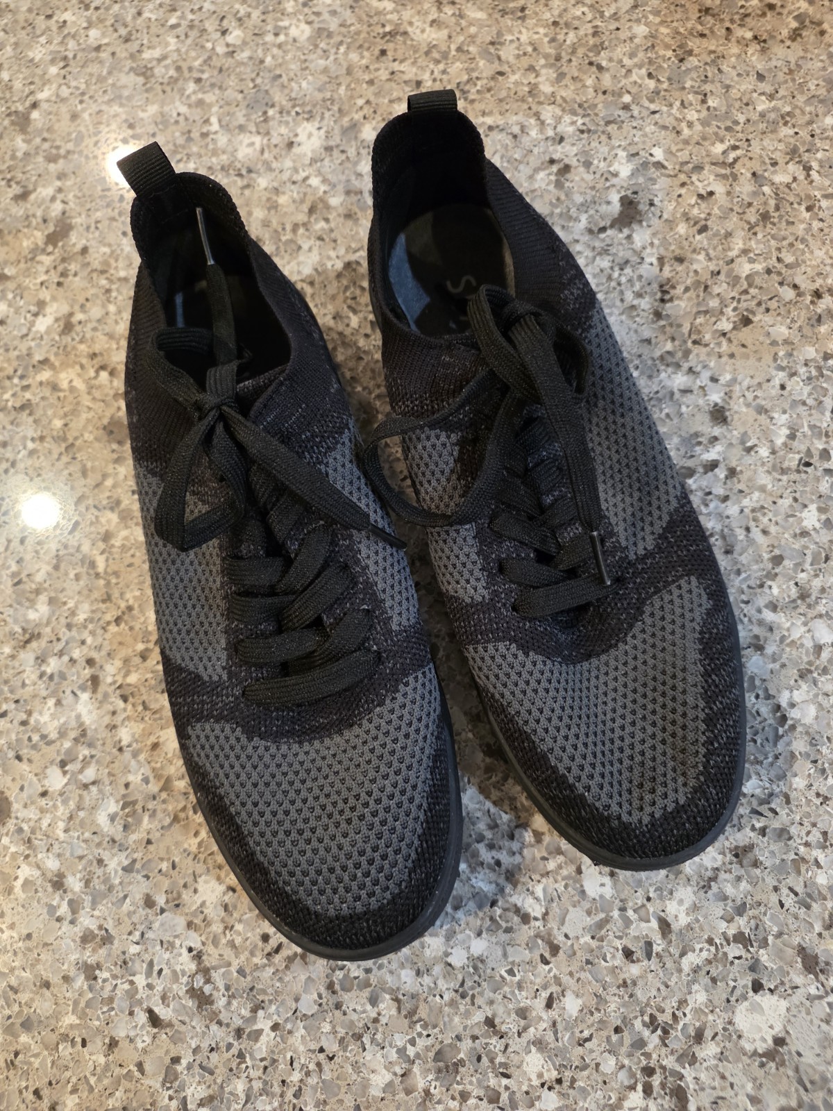 SUAVS, womens athletic shoes, 100% recycled knits, black/gray, womens US size 9