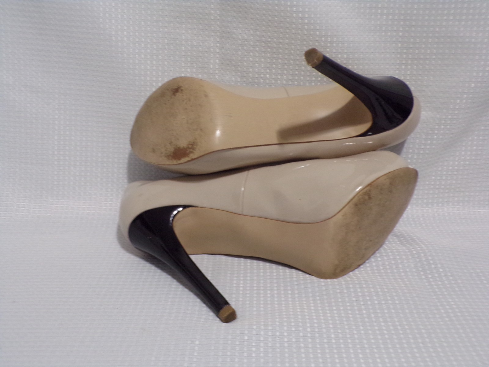 Guess Stilettos Nude Color w/Black Heel Size 8.5 Open Toe 5″ Heels