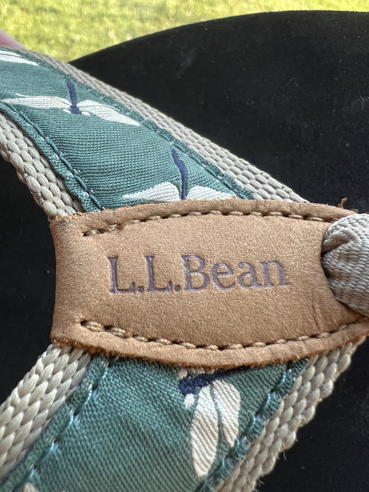 So much fun!! Two pairs LL Bean 9M Women’s Flip Flops-Woodblock Fish & Dragonfly