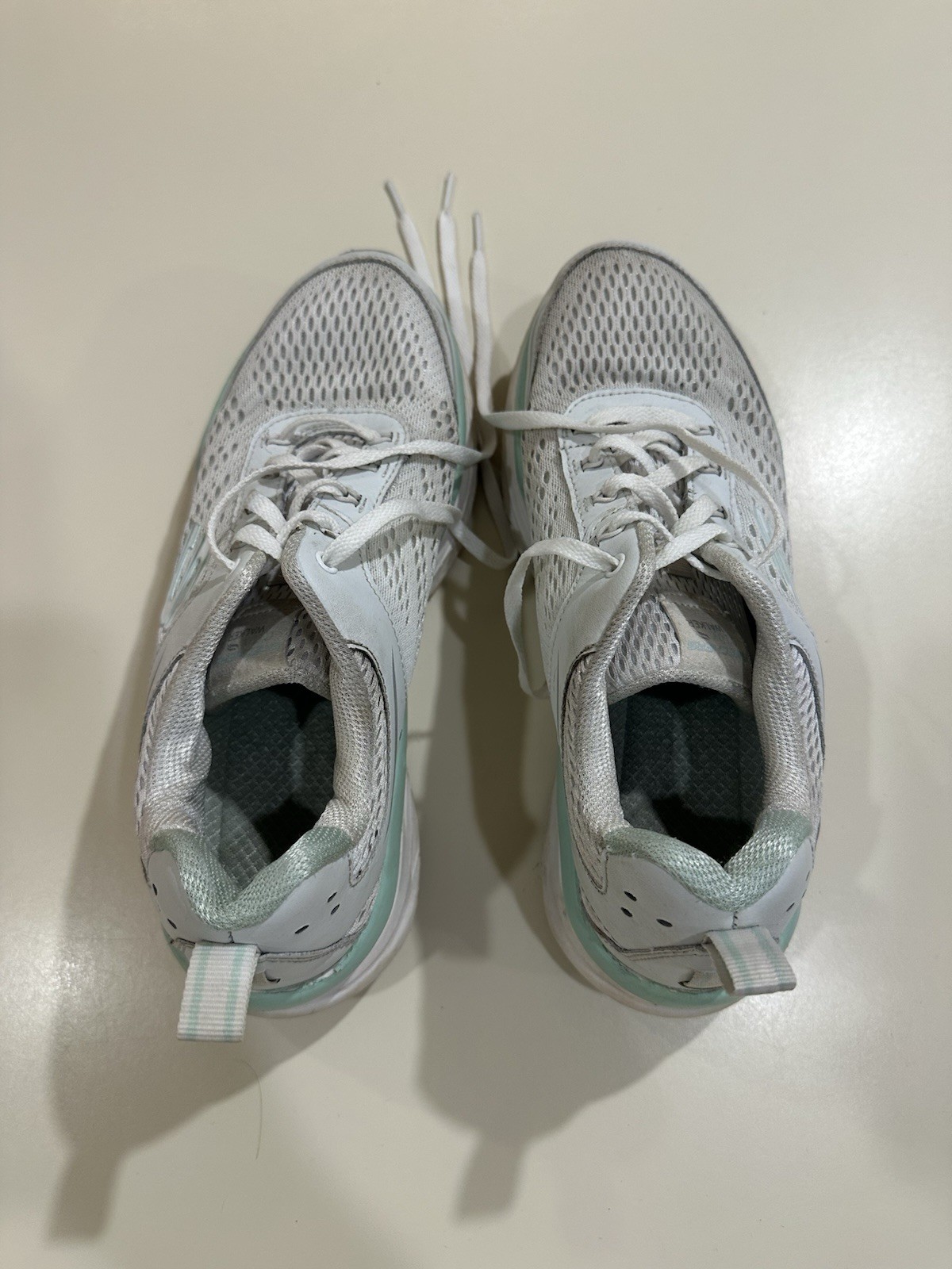 SKETCHERS Relaxed Fit D’Lux Walker White/Teal Memory Foam Womens Size 8.5