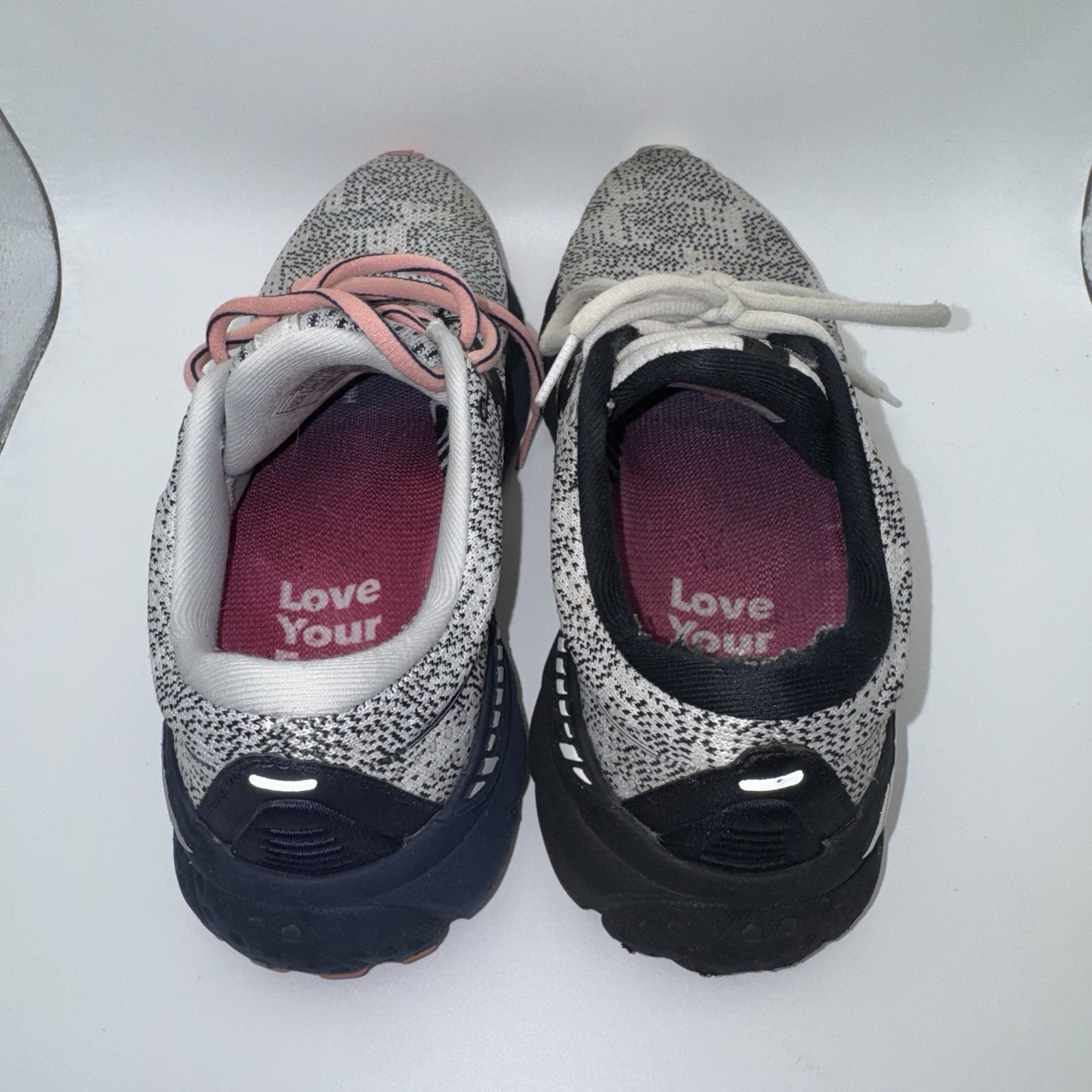 Brooks Adrenaline GTS 21 Women’s 7.5 Running Shoes READ Mismatched Pair