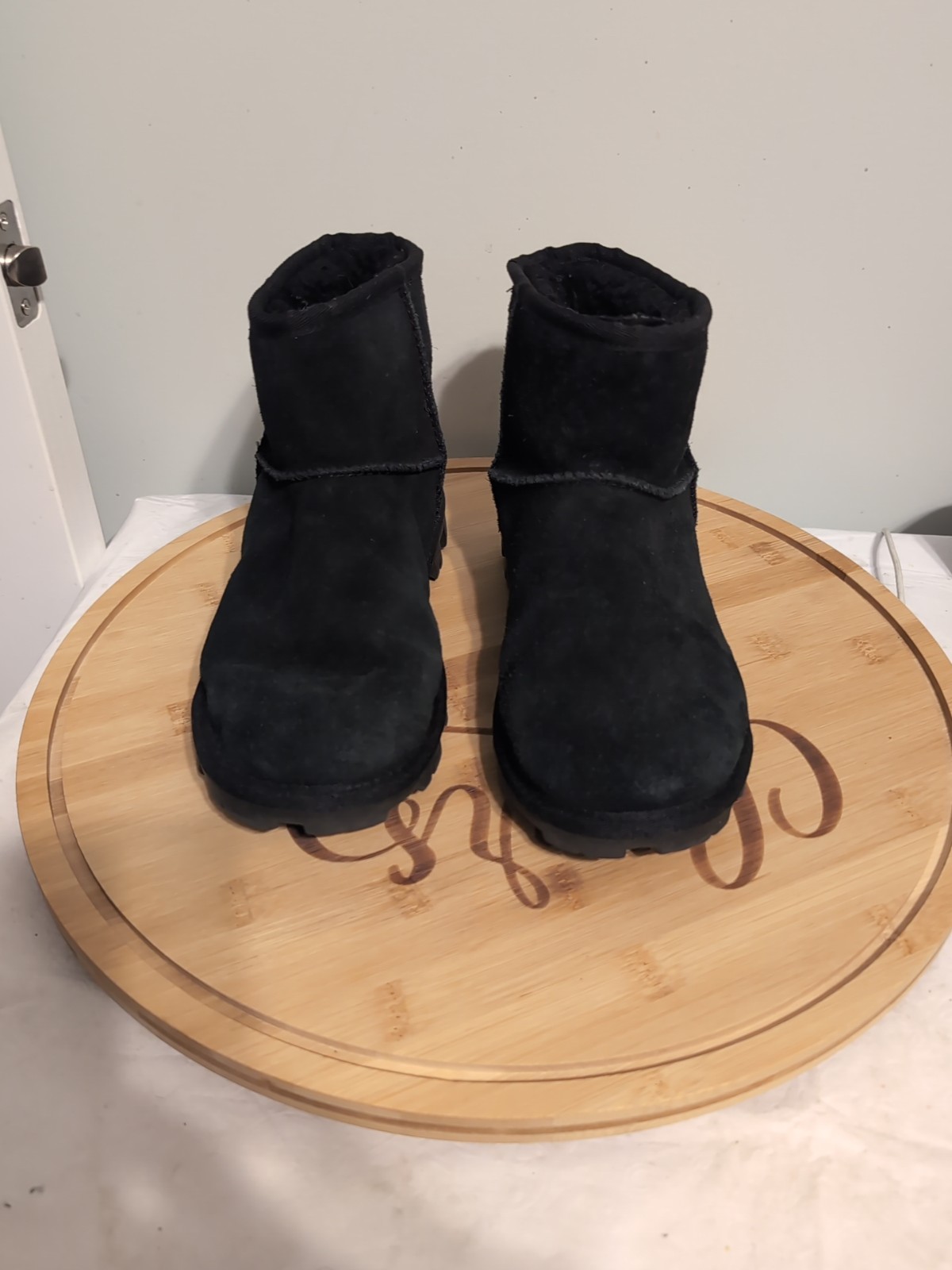 UGG Women’s Essential Short Boots Black, Size 7 M Good Condition