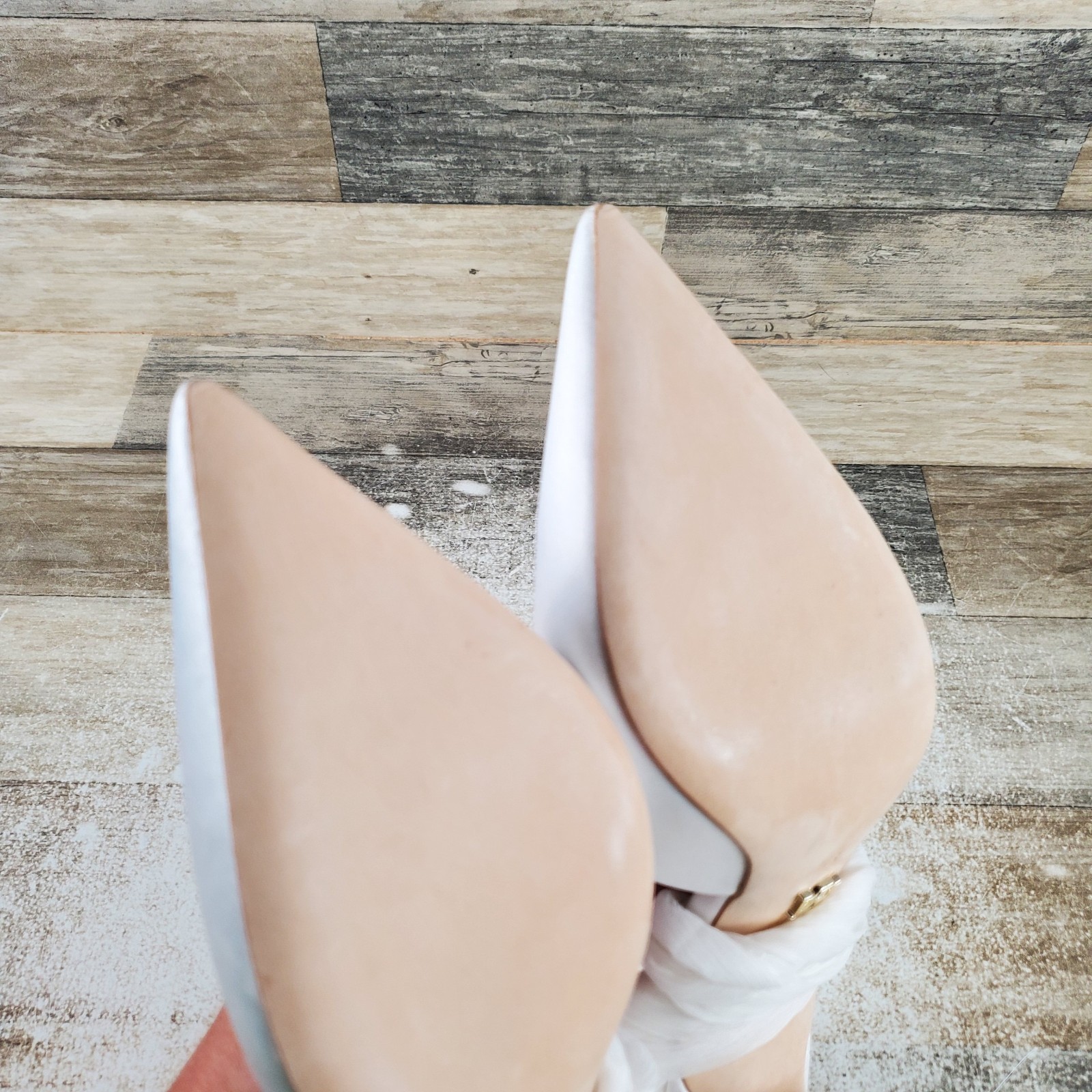 Badgley Mischka Blaze Womens Pump Sz 8.5 White Satin Leather Slip On Pointed Toe