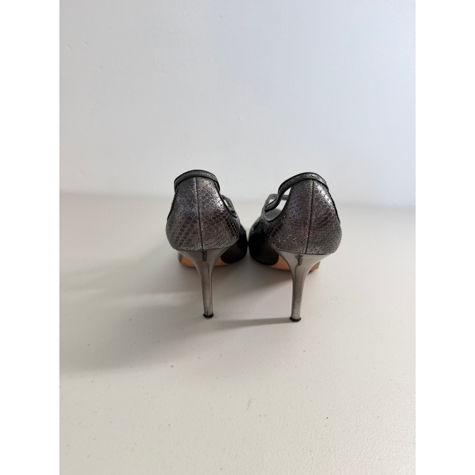 Via Spiga Grey Snakeskin Embossed Leather Mary Jane Pumps Metallic Heel 10M