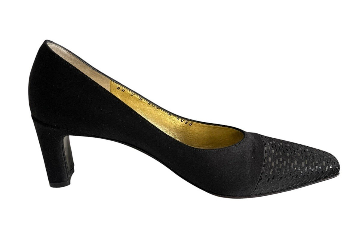 St. John Shoes Woman’s Heels Black Fabric Size 7 Made in Italy Pointed Toe