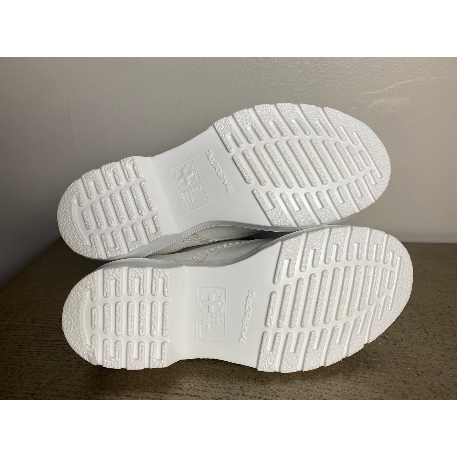 Dr. Martens 1460 Pascal Mono Boots Women’s 6 Smooth White Leather 8 Eye Lace Up