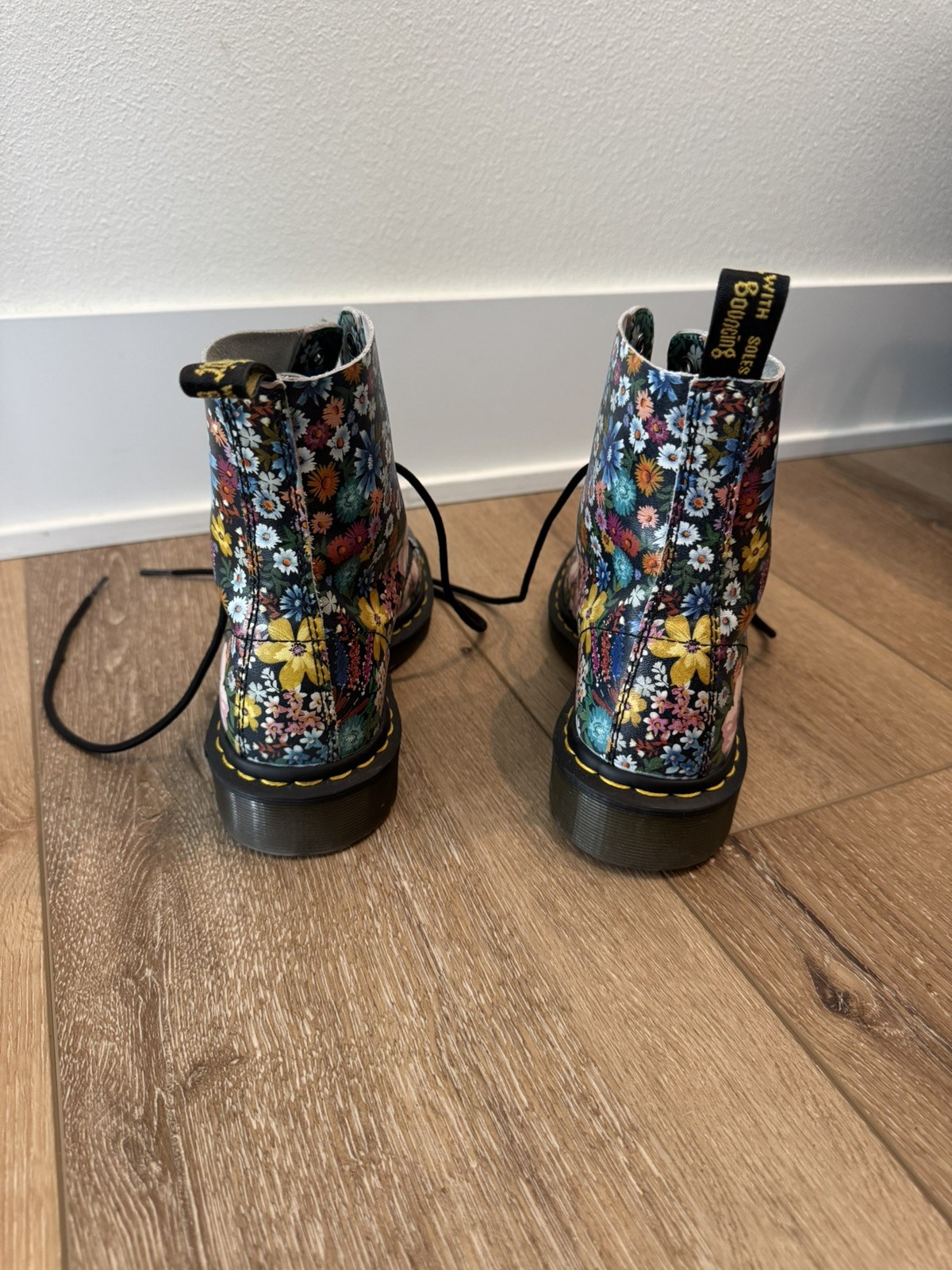 Dr Martens Wanderlust Floral 1460 WL Lace Up Combat Boots Women’s 7 Shoes RARE