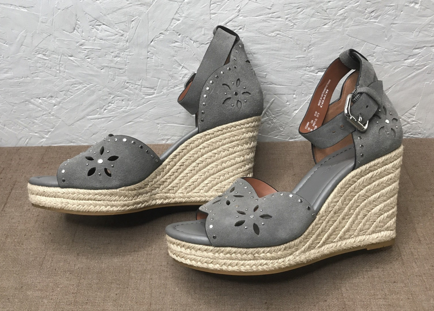 Coach Kelsi Wedge Women’s Espadrille Sandals Size 7B Gray Suede Studded 3.75″
