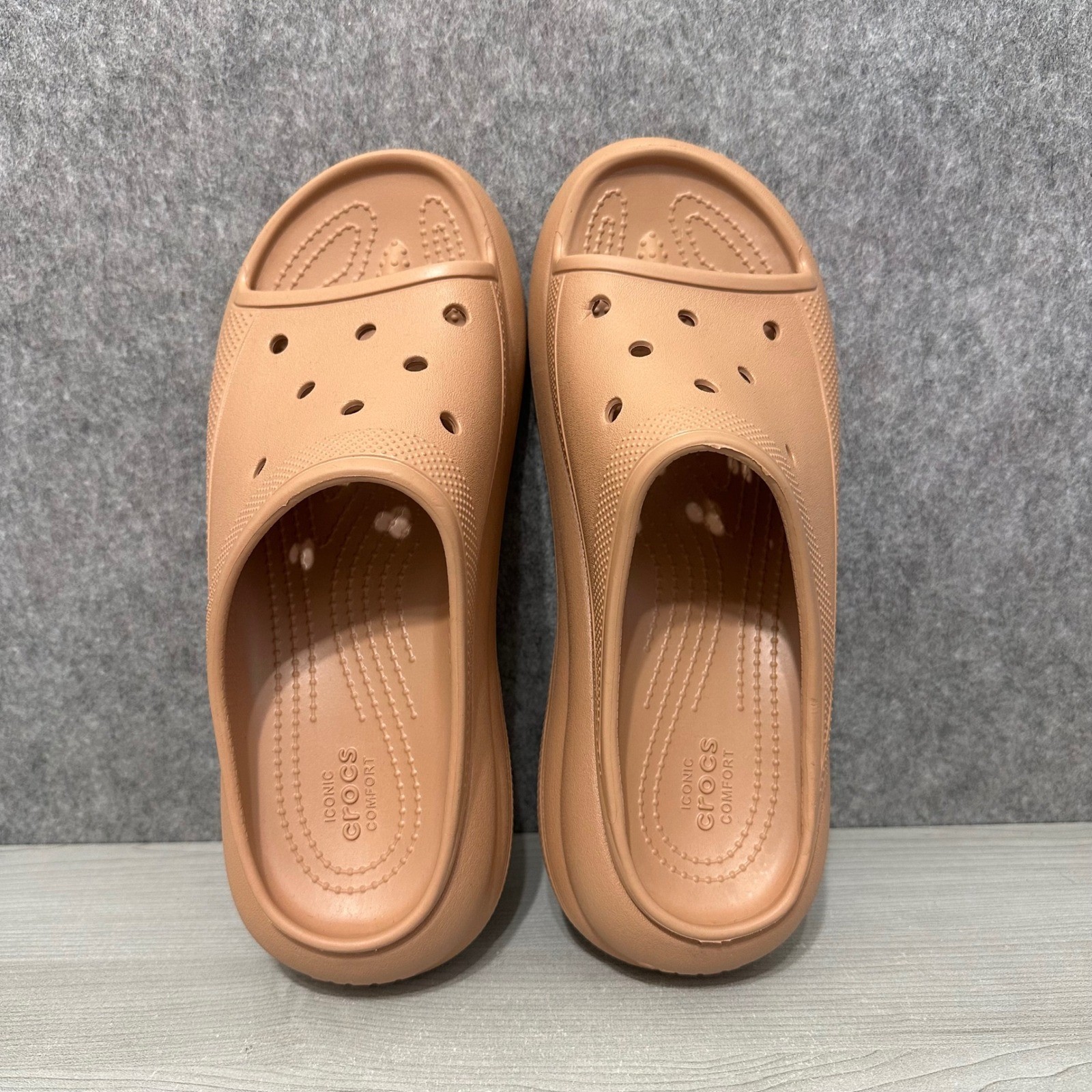 Crocs Classic Crush Slide Women’s Sz 9 Men’s Sz 7 Bone Platform Sandals
