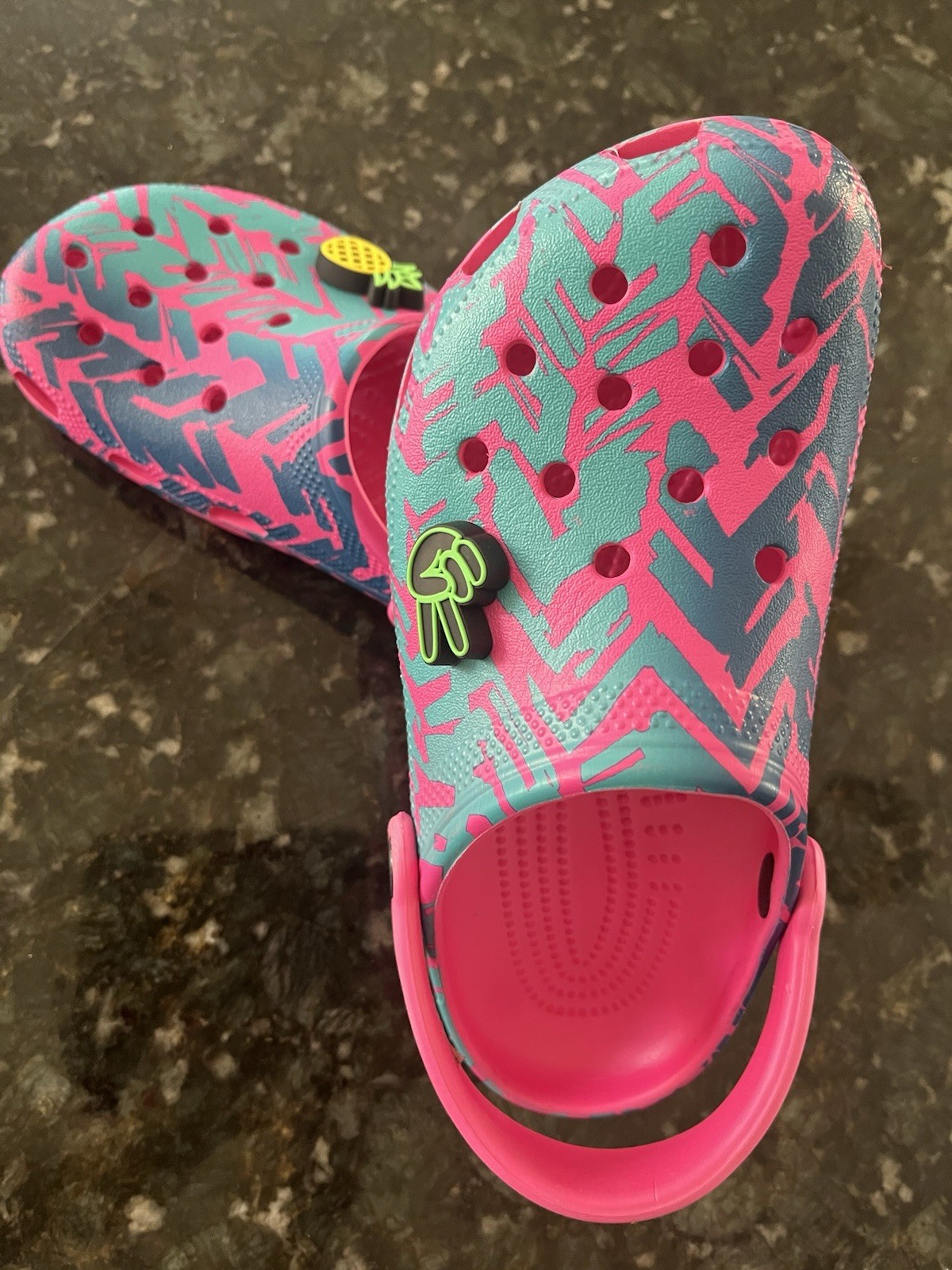 Crocs Classic Kids Clog Sandals Abstract Pink Blue Green Slip-On women Sz 7