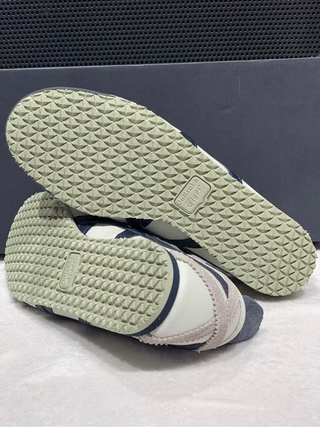 New Mexico 66 BIRCH PEACOAT Unisex Classic Sneaker 1183C102-200