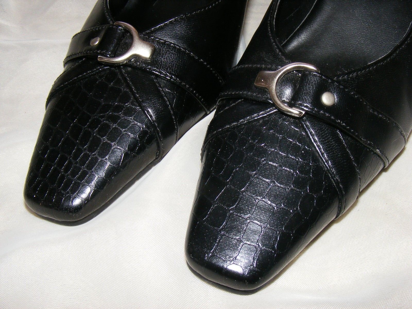 EAST 5TH BLACK PUMPS, Reptile Print Classic solid Snip Toe Shoes 8M