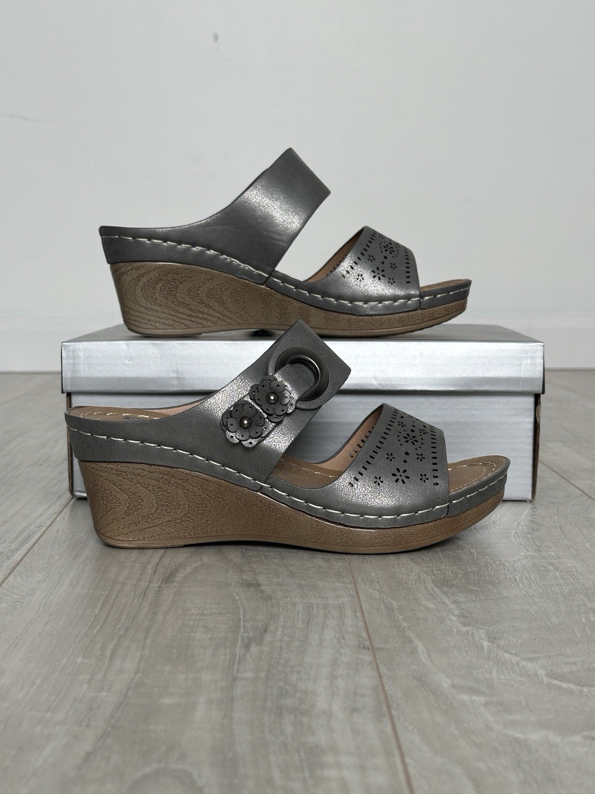 Good Choice Theresa Pewter Wedge Sandal Womens Size 6 194723080071