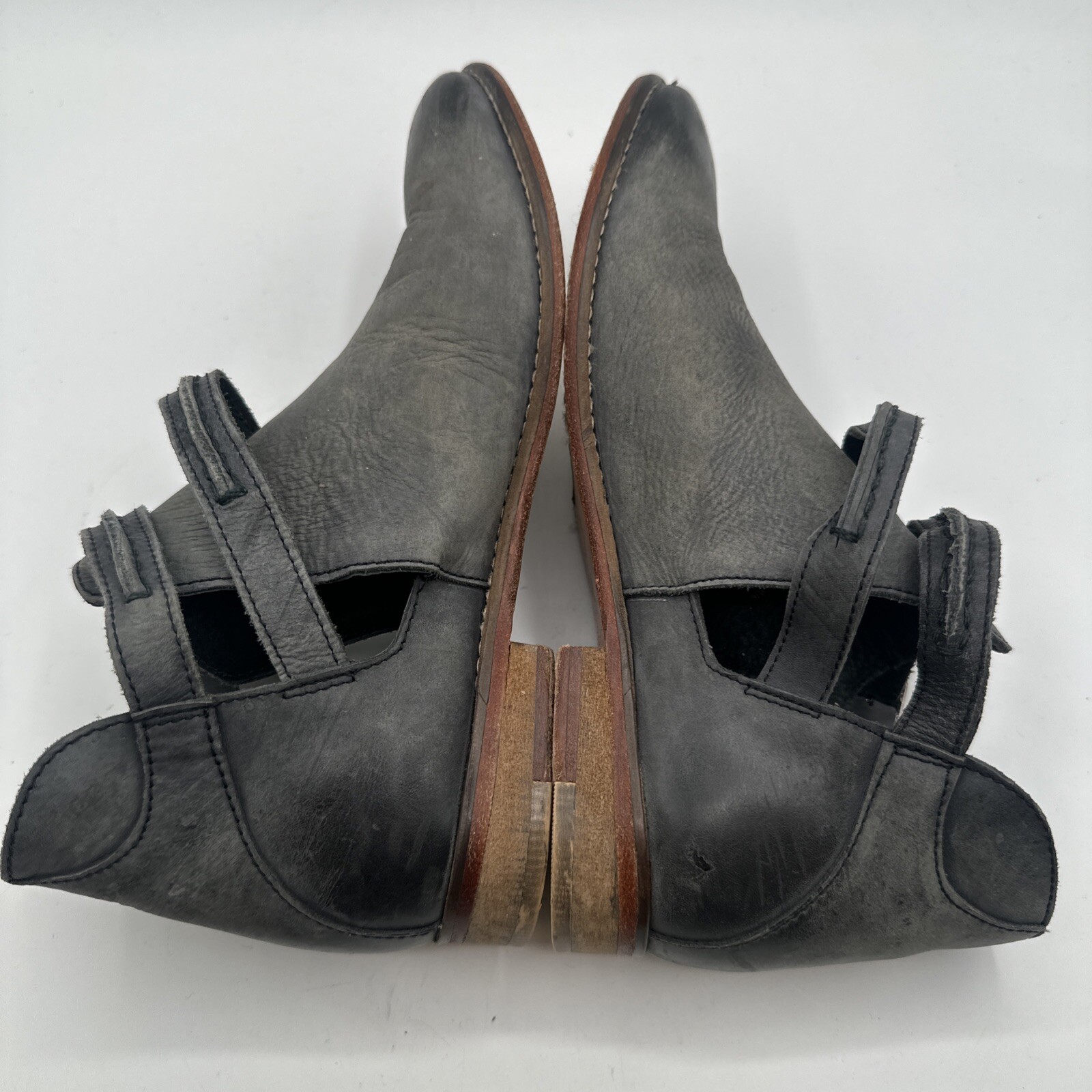 Free People Boots Womens 38 (US 7.5) Gray Leather Boho Grunge Biker Booties