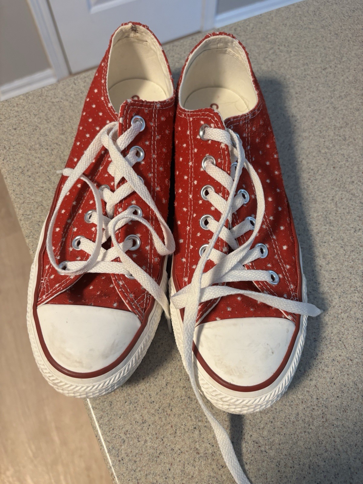 Coverse All Star Red With White Stars Size 10 Women / 8 Men’s