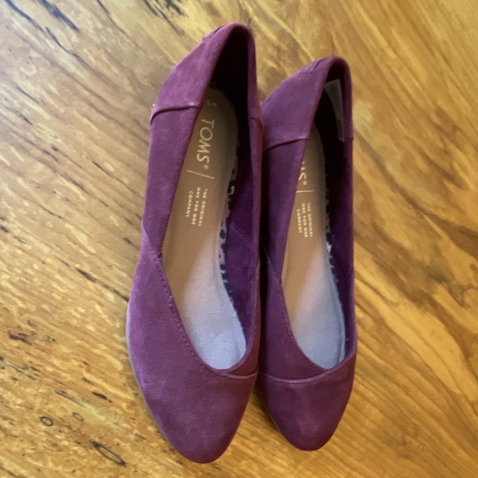 TOMS Women’s Purple Suede Slip-On Flats Round Toe Solid US Size 5.5