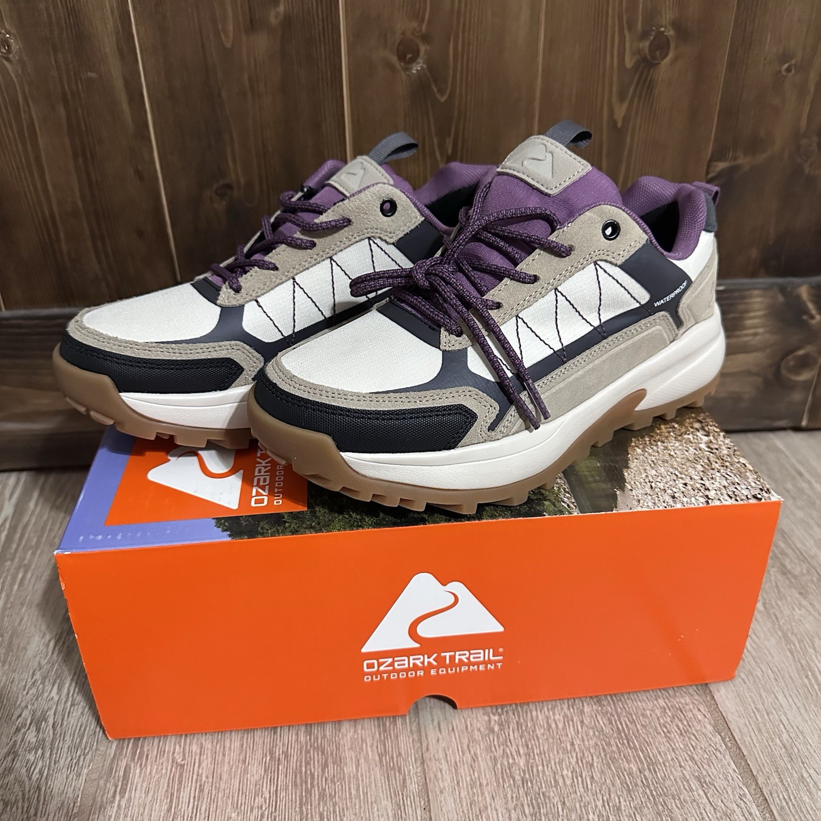 Ozark Trail Women’s Beige Leather Waterproof Hiker Hiking Shoes Size 7.5 NIB