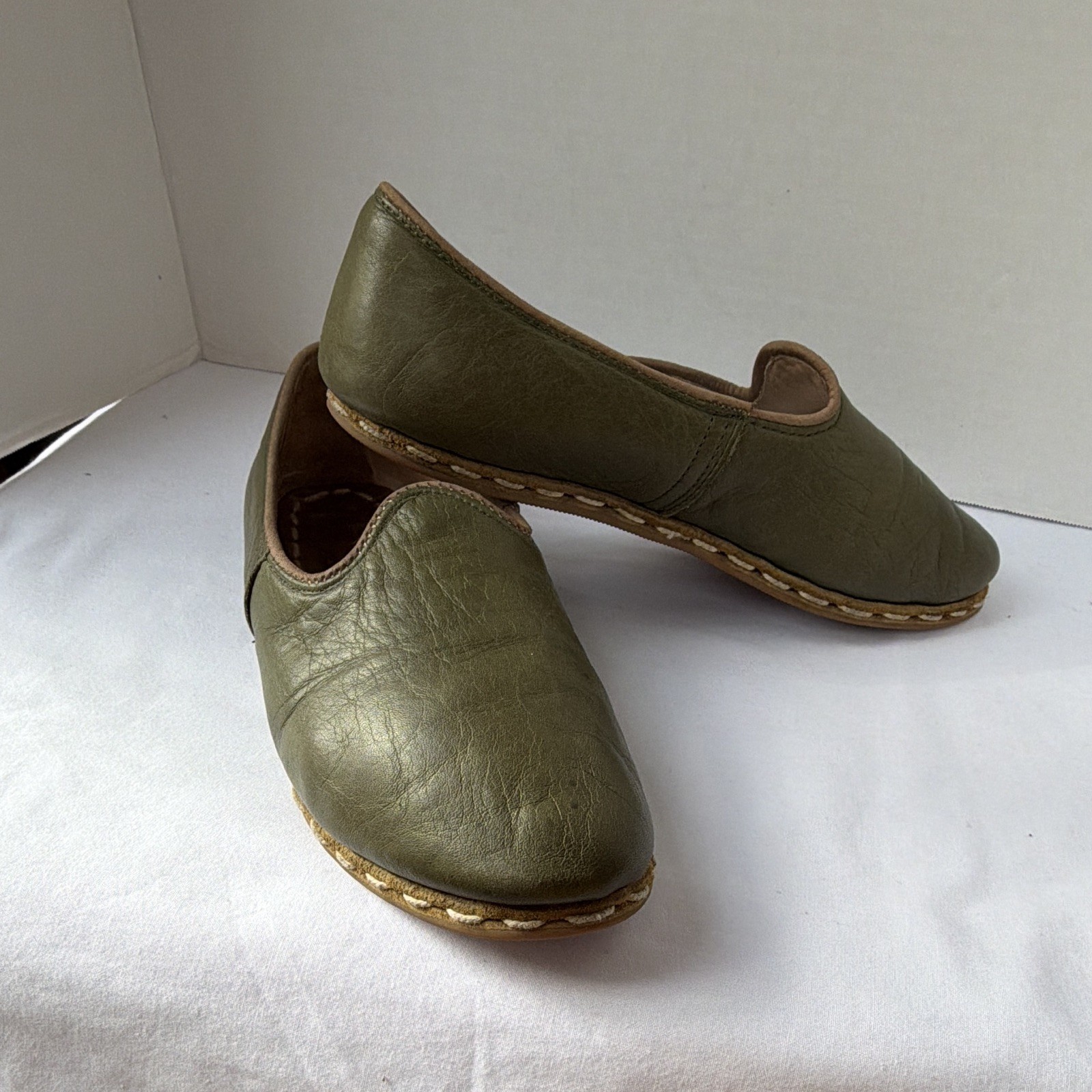 Sabah Green Leather Slip-On Flats Round Toe Stitched Womens US 7.5 EU 38