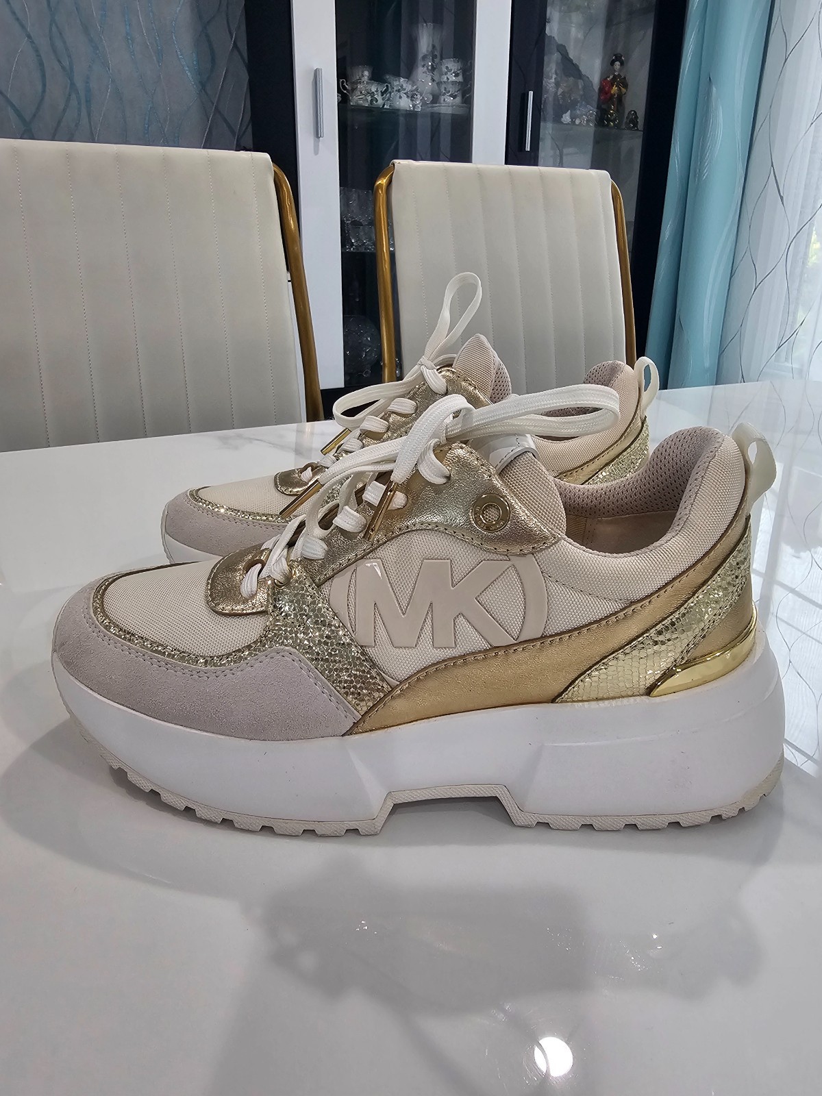 Michael Kors Authentic, Brand new, white and gold color, sneakers women size 7