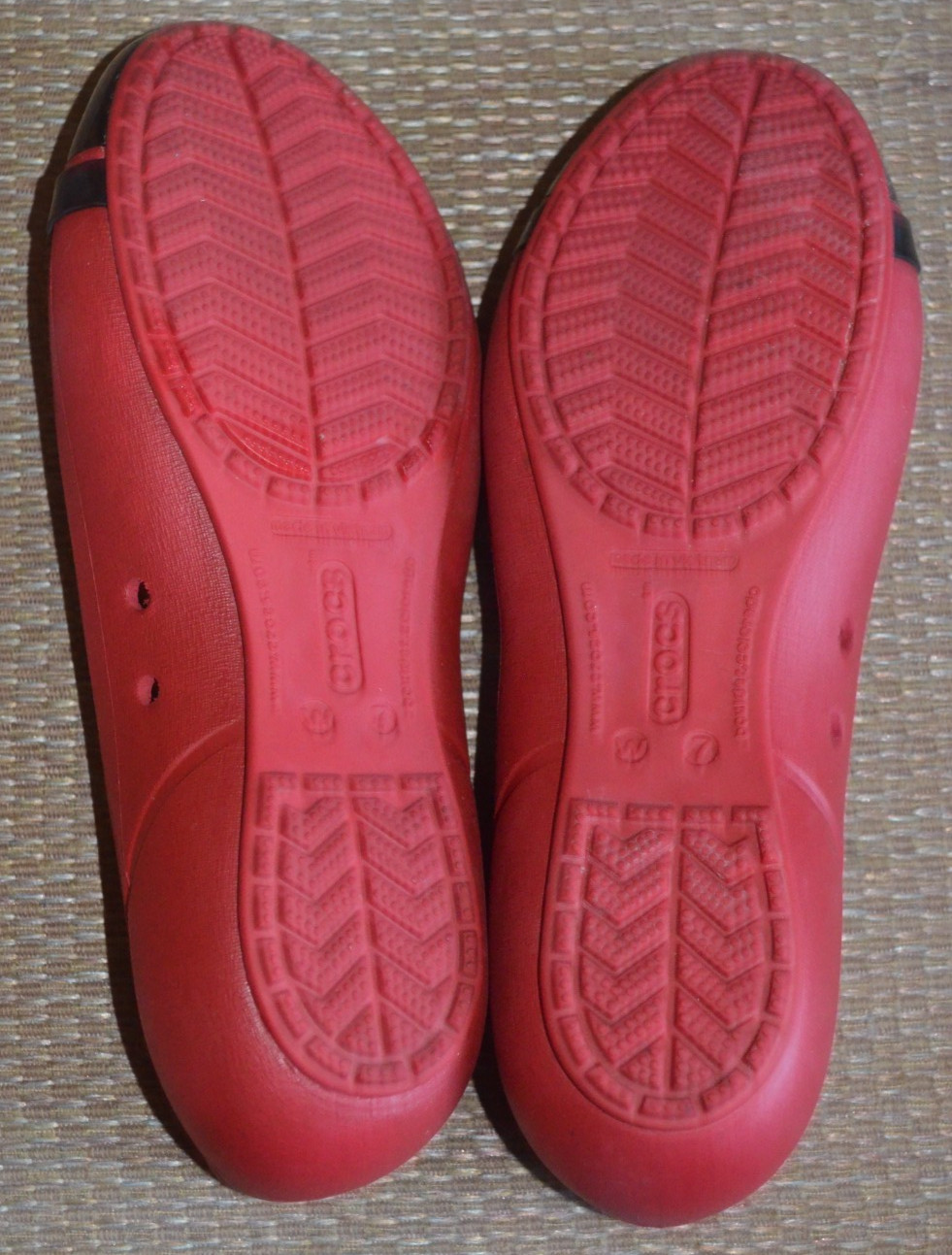 Crocs 12300 Cap Toe Slip On Ballet Flats Red Black Pointed Toe Sz 7