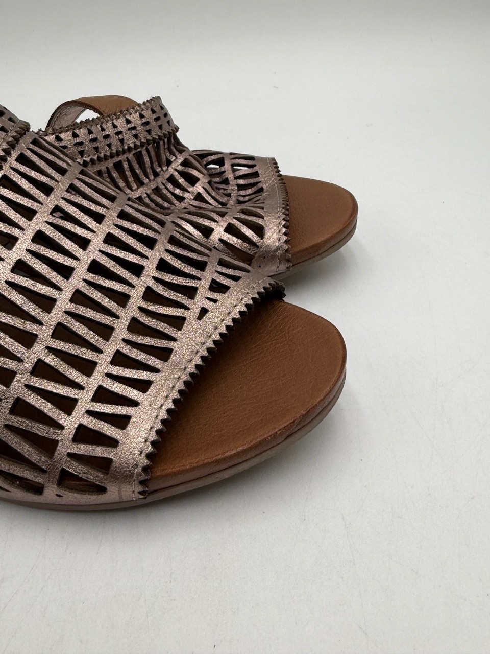 Bueno LIA BEIGE MET Women’s NEW Sandal Beige Multiple Sizes