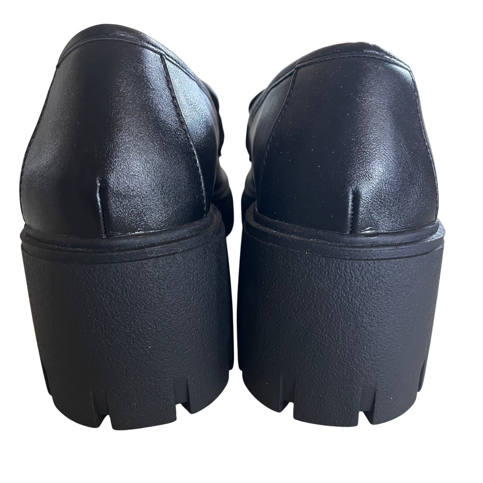 Torrid Loafers Women 6.5WW Black Solid Chunky Lug Sole Modern Dark Academia Edgy