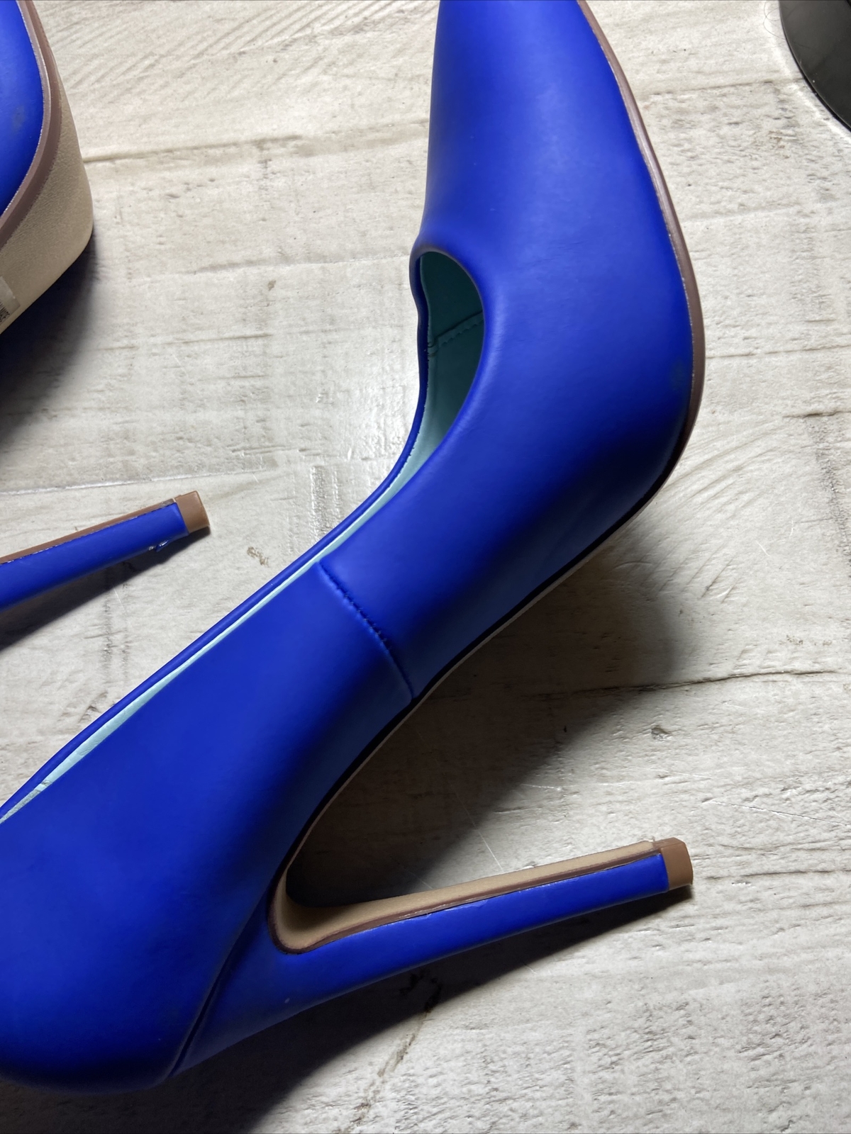 Heart in D Pointed Metallic Cap Toe Suede Blue high heel sz 8.5
