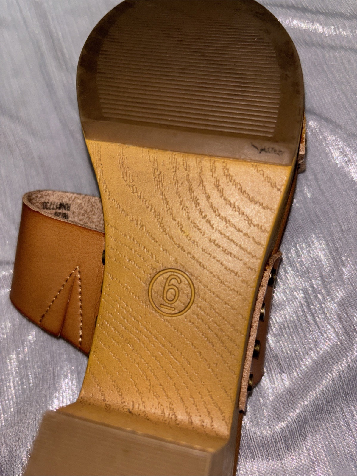 Universal Thread Women’s Strap Chunky Platform Heel Size 6 Cognac Stud See Note