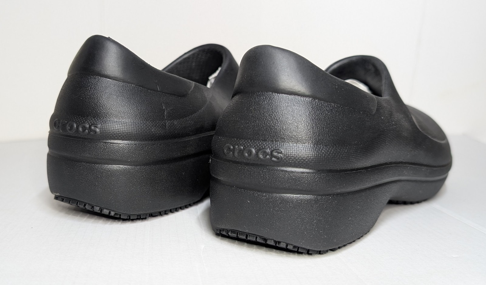 Crocs On-The-Clock Work Slip-Resistant Clogs / Slip-On Work Shoes Size 7