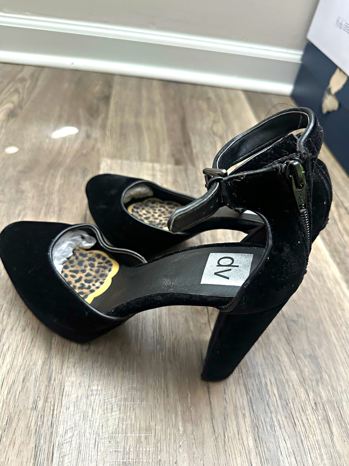 dv Women’s Black Suede Block Heel Ankle Strap Round Toe Pumps 10