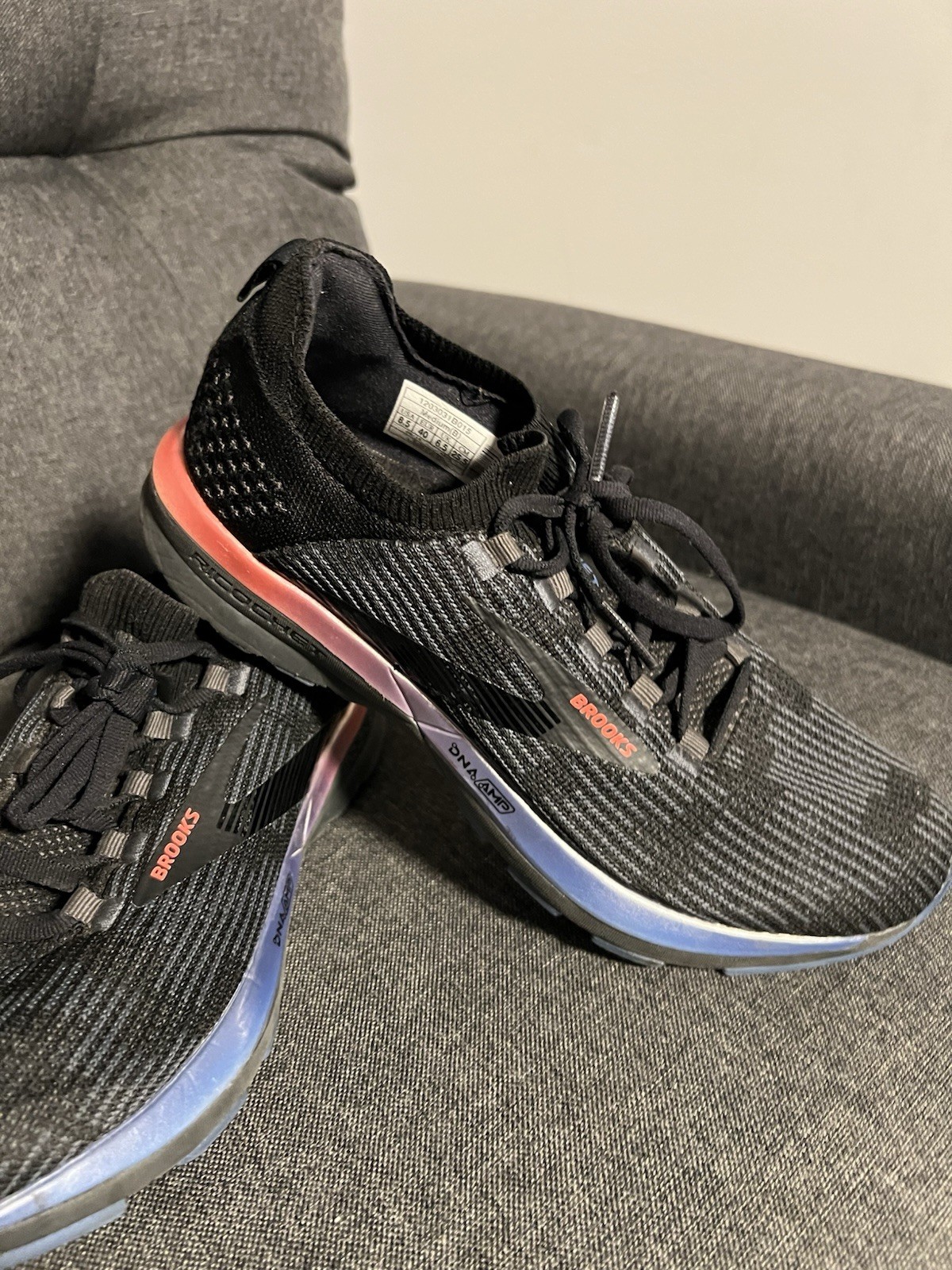 Brooks Ricochet 2 ladies Lace-Up Mesh Low Top Sneakers Black/Blue/Red