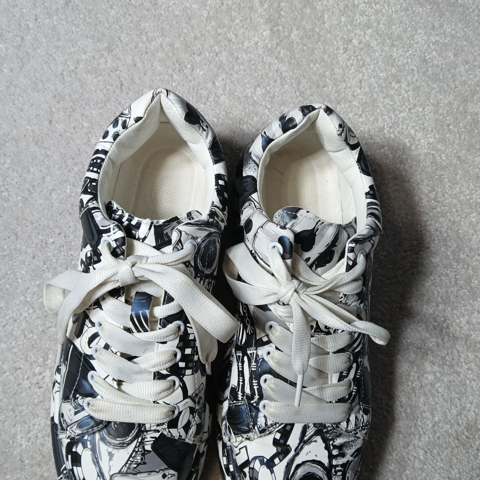 Funky Sneaker Graphics Women’s 8.5 Black White Gray Love Card Heart LaceUp