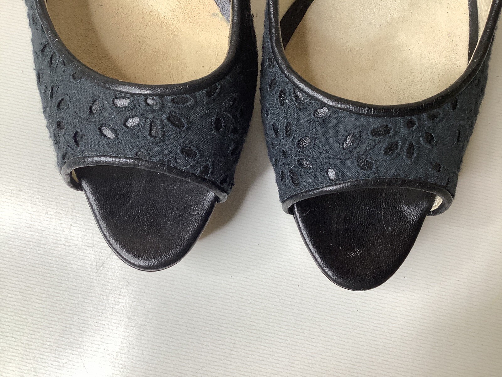 Nicolas Kirkwood Lace Eyelet Platform heels 39.5
