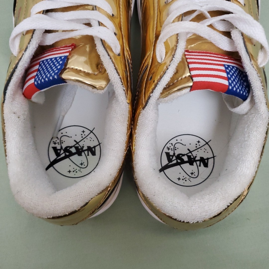 Womens NASA Capsule Shoes Gold Shiny Space Science Sz 7M