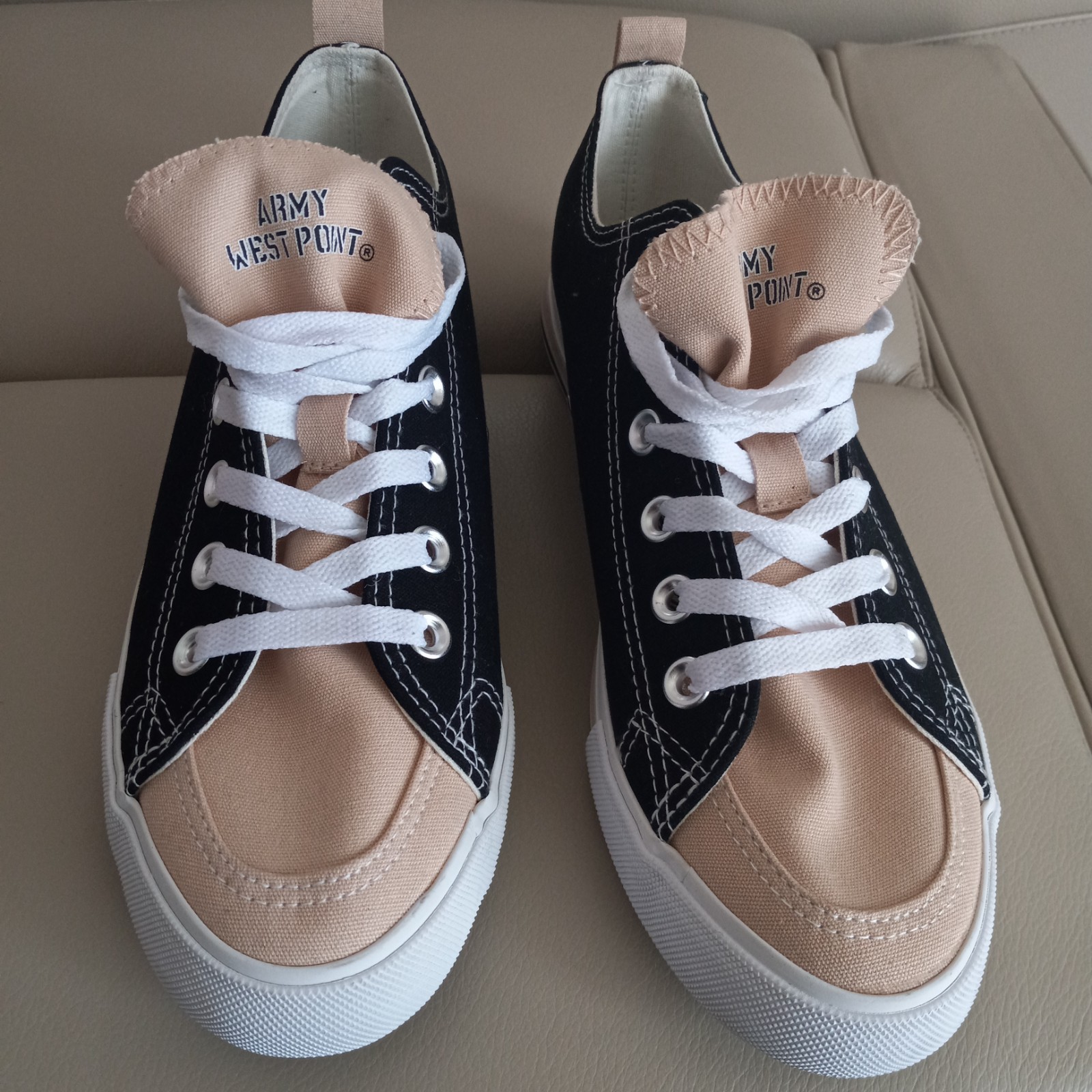 Skicks Black & Tan Low-Top Sneakers featuring the Army Black Knights Logo size 9