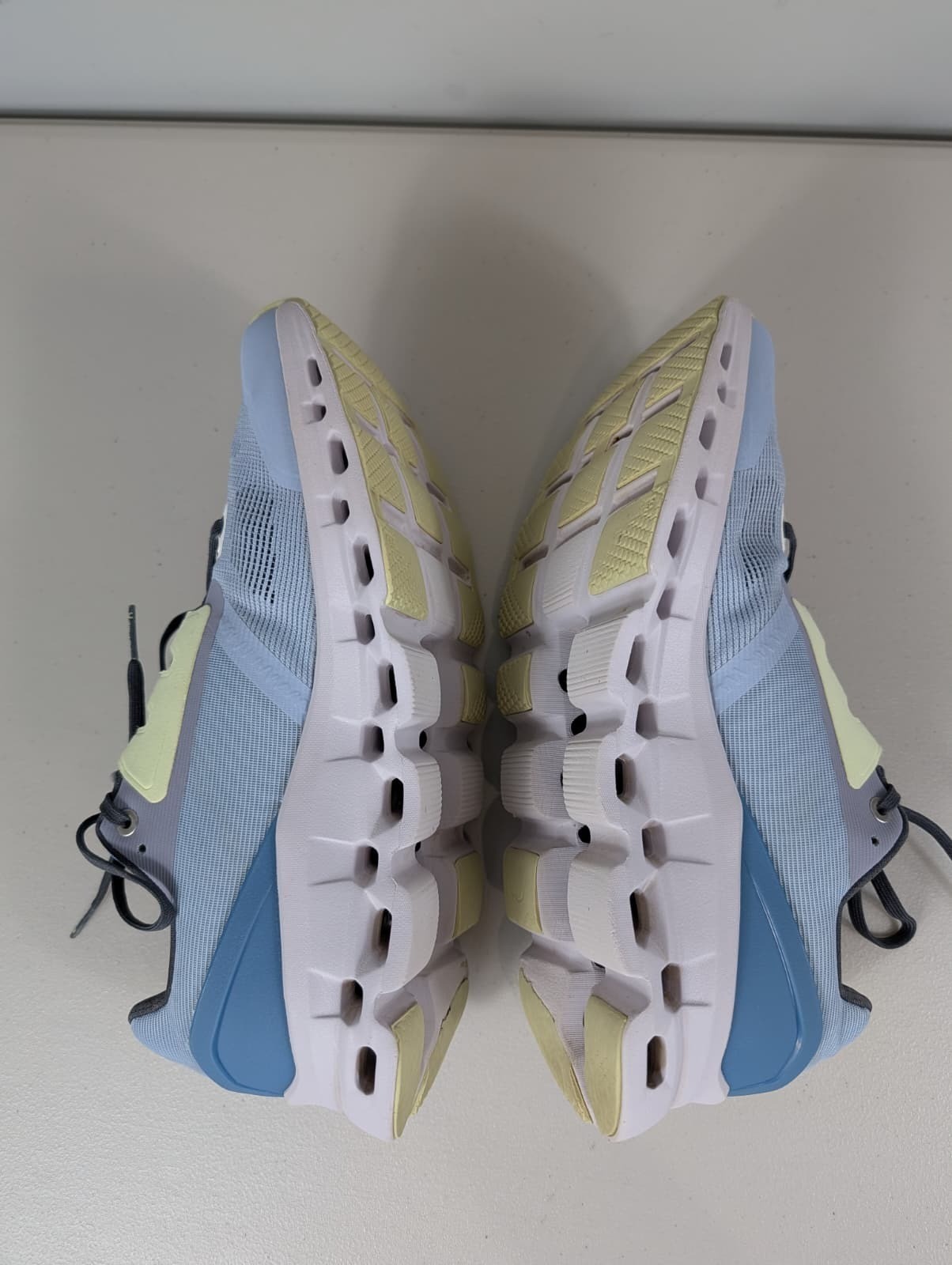 On cloud stratus sneakers in a chambray/lavender blue color women’s size 10W