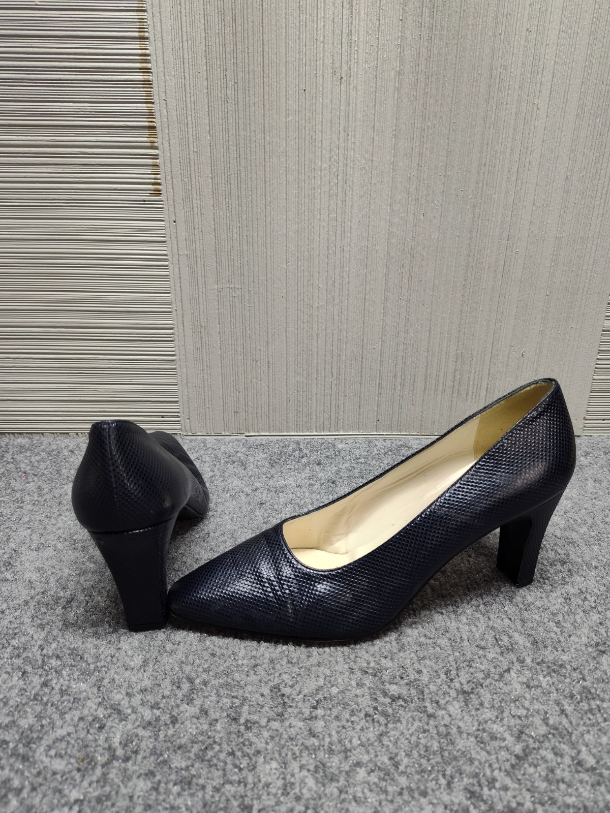 Stuart Weitzman Women Pump Shoe 8B Black Leather Slip On Formal Business Office