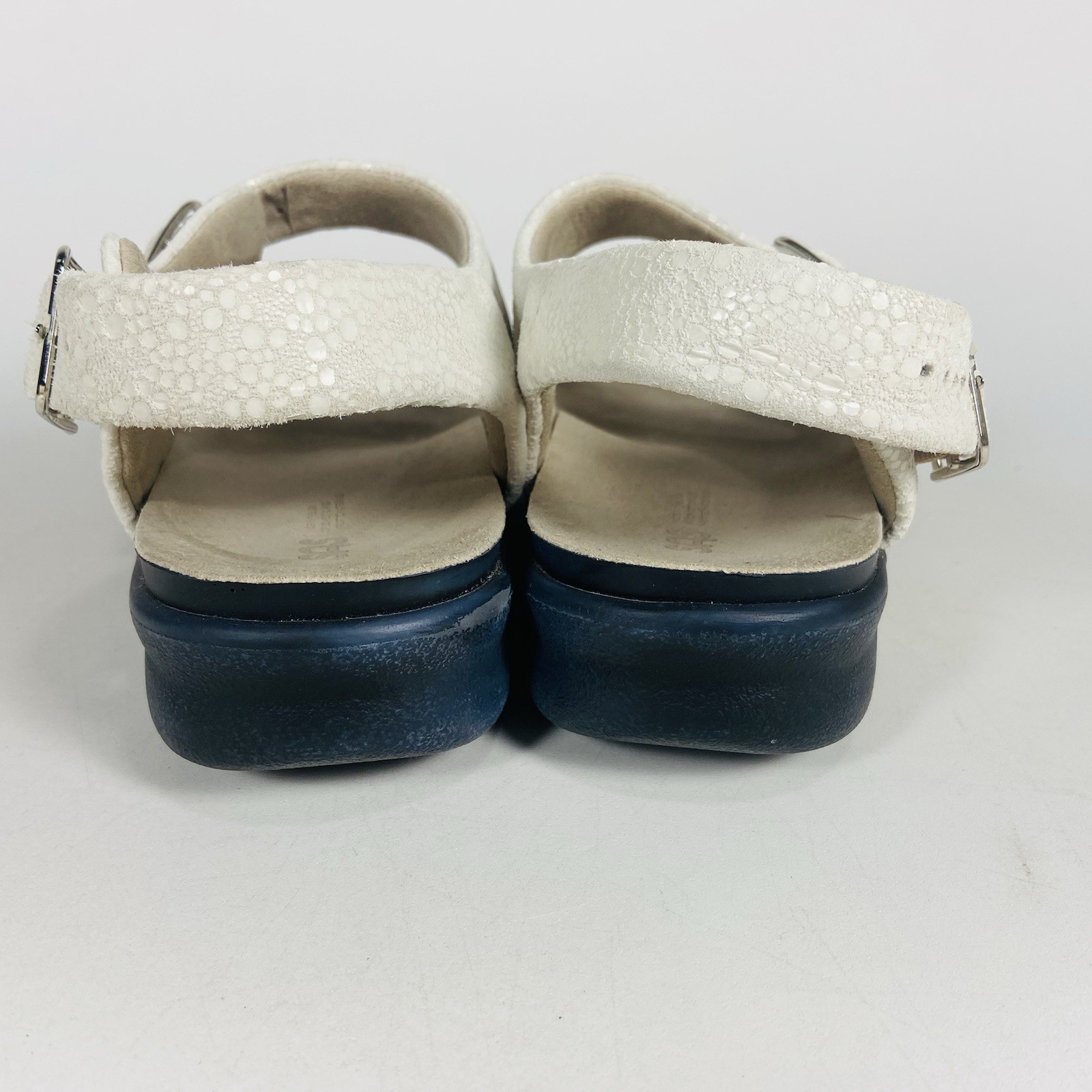 SAS Relaxed Heel Strap Sandals Womens 9.5 Vanilla Buckle Tripad Comfort Cushion