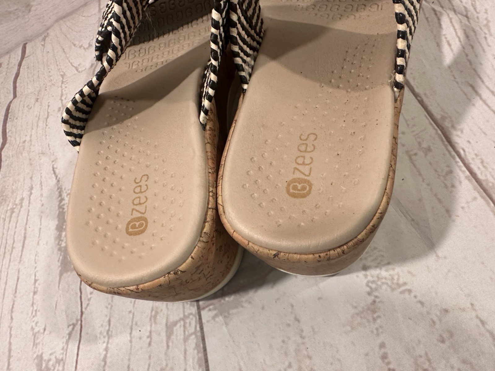 Bzees Women’s US 9 Geometric Black/White/Beige Cushioned Cotton Slide Sandal
