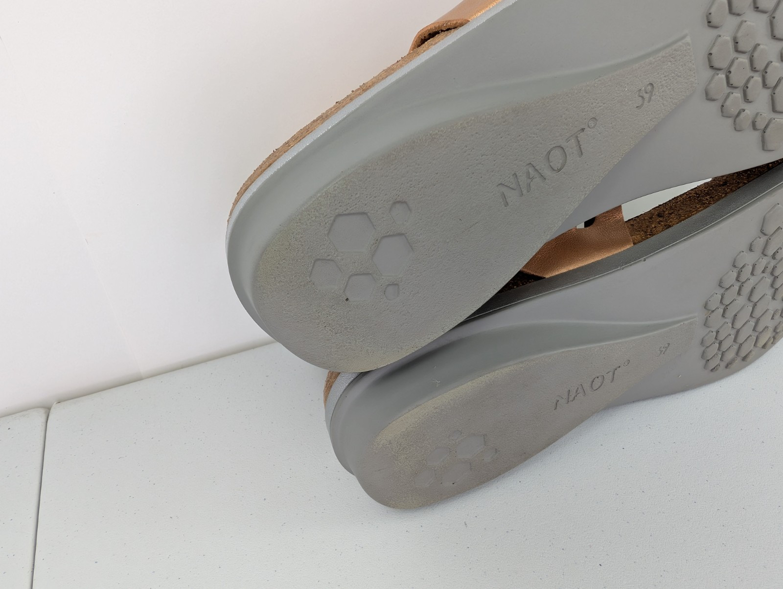Naot Sandals Womens 39 US 8 Ankle Back Strap Hook Loop Open Toe Comfort Shoe