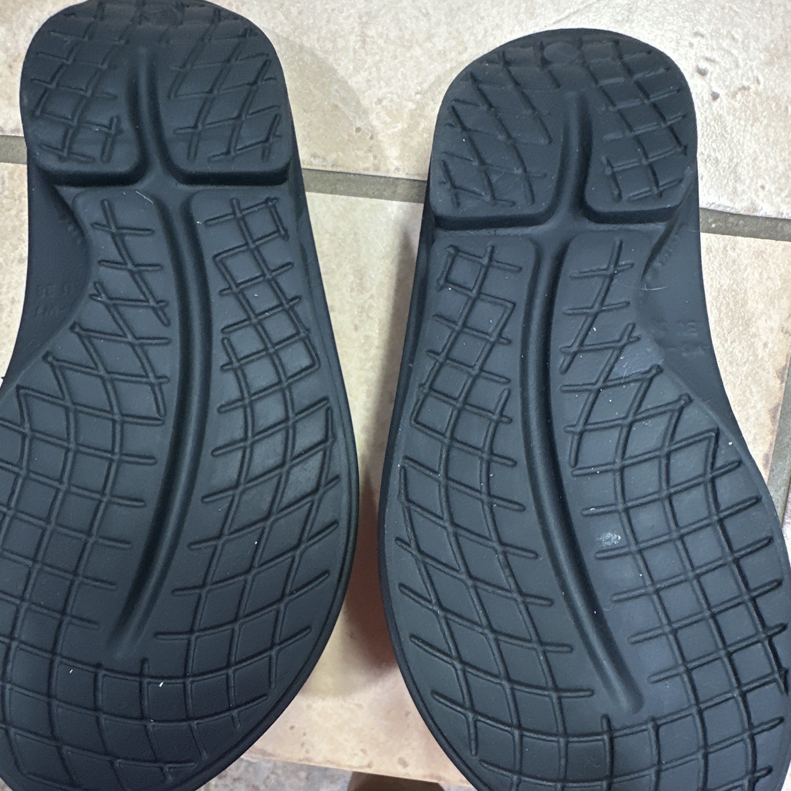 OOFOS Women’s Slide Sandals Slip-On Open Toe Purple/Black Glitter Logo Sz 6